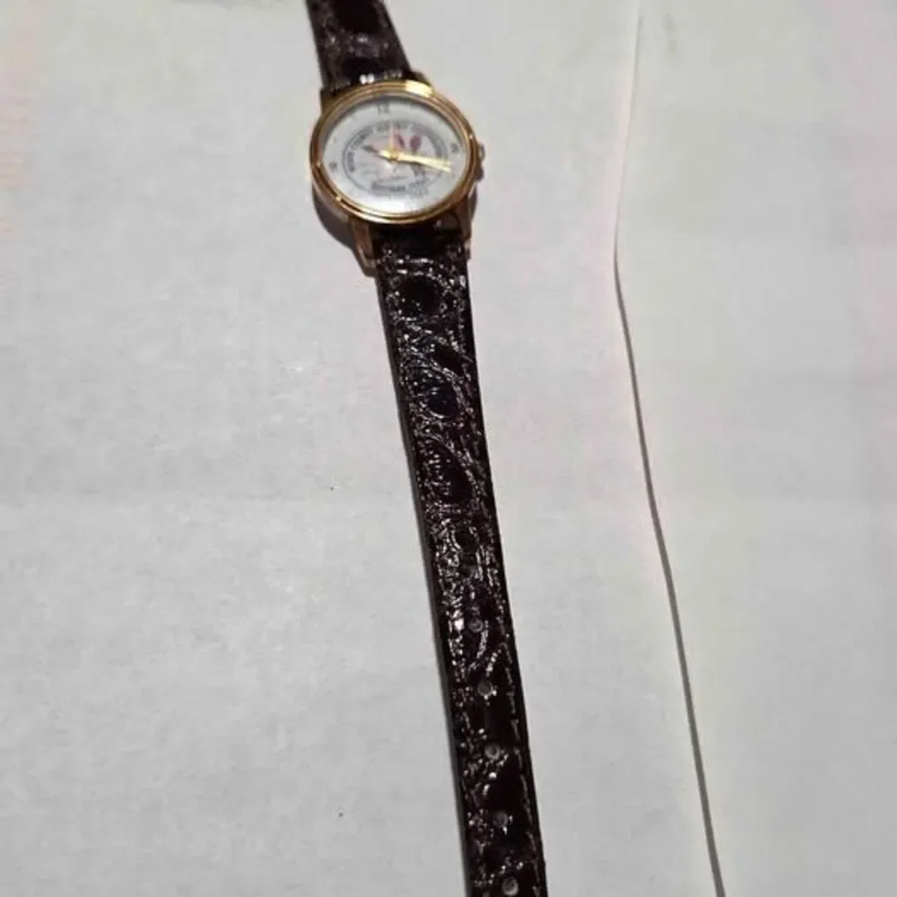 Vintage Ladies Wood Co. Coop Watch. works with new battery